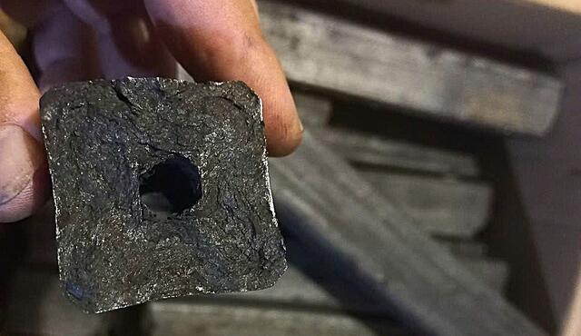 HARD WOOD SAWDUST BRIQUETTE CHARCOAL 