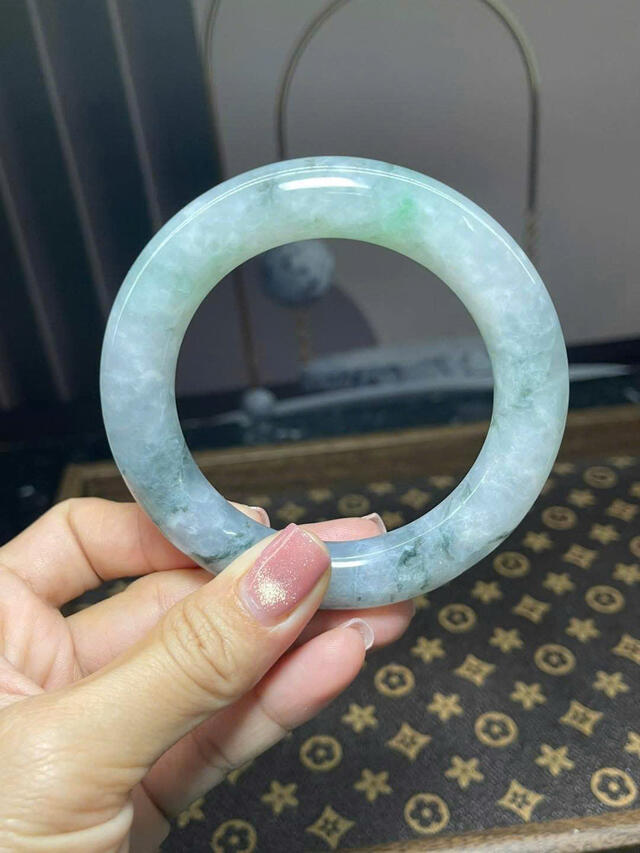 ICE JADEITE 68