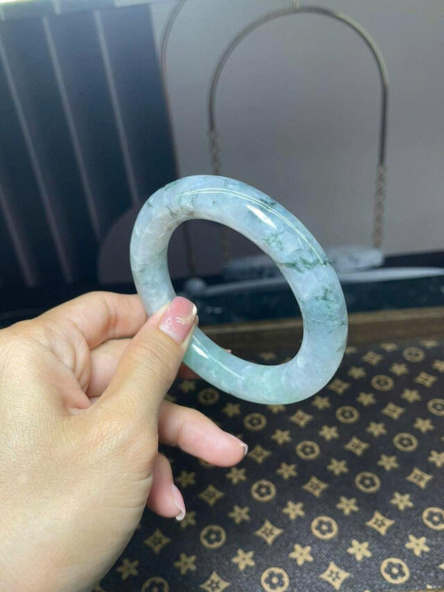 ICE JADEITE 68