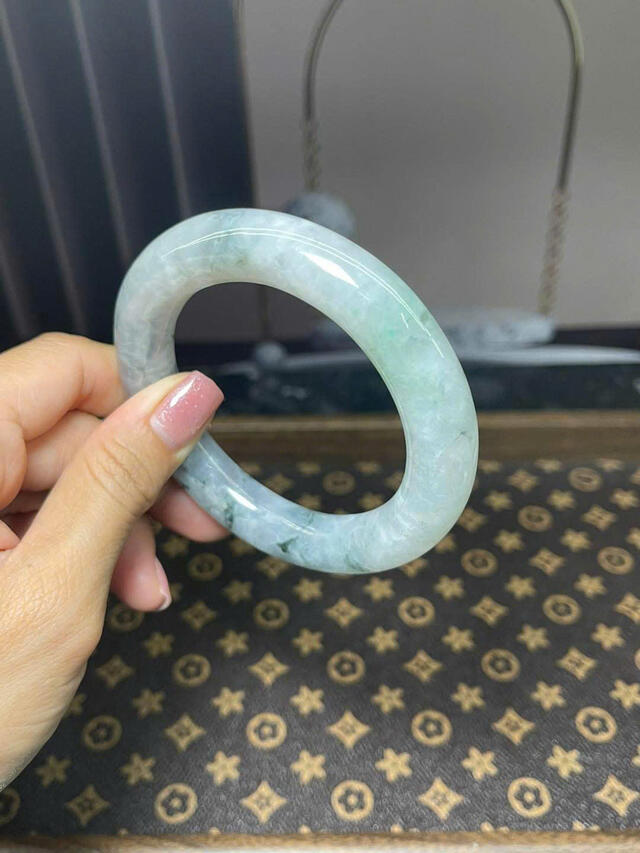 ICE JADEITE 68